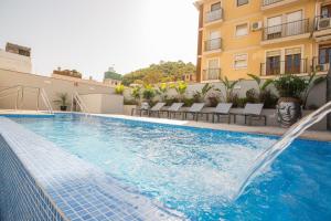 Bazén v ubytovaní Hotel Brö-Adults Recommended alebo v jeho blízkosti