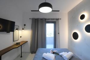 Postel nebo postele na pokoji v ubytování Orion Eco Suites
