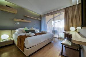 
מיטה או מיטות בחדר ב-כרמים ממלונות היוקרה של ישרוטל
