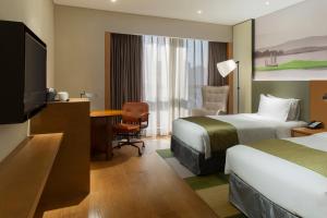 Televisyen dan/atau pusat hiburan di Holiday Inn & Suites Tianjin Downtown, an IHG Hotel