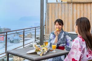 TKP Lectore Atami Momoyama italokat is kínál