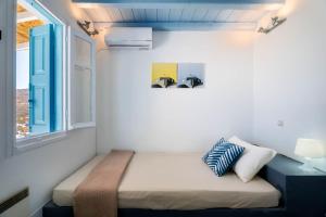 A seating area at Sea View Villa Serifos Island