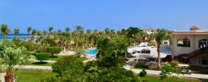 View ng pool sa Brayka Bay Reef Resort o sa malapit