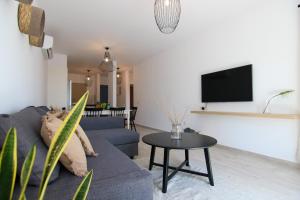 Χώρος καθιστικού στο Phaedrus Living: Seaside Luxury Flat Limnaria 152