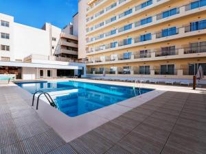 
a large swimming pool in front of a large building at Hotel Fontana Plaza in Torrevieja
