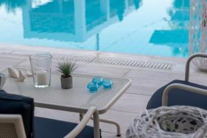 Bazén v ubytování Dedalos Hotel nebo v jeho okolí