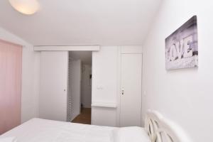 Postel nebo postele na pokoji v ubytování Apartments Nina