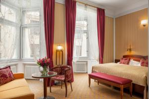 Postel nebo postele na pokoji v ubytování Hotel Paris Prague