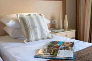 Postel nebo postele na pokoji v ubytování Dedalos Hotel