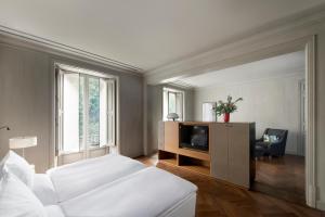 a living room with a large bed and a large window at Alma Barcelona GL in Barcelona