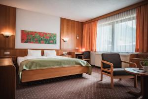 Postel nebo postele na pokoji v ubytování Hotel Garni Romantika