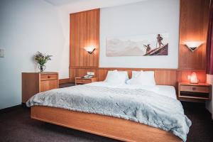 Postel nebo postele na pokoji v ubytování Hotel Garni Romantika