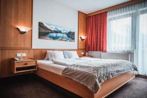 Postel nebo postele na pokoji v ubytování Hotel Garni Romantika
