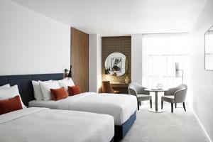 En eller flere senger på et rom på Crowne Plaza Sydney Darling Harbour, an IHG Hotel