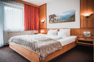 Postel nebo postele na pokoji v ubytování Hotel Garni Romantika