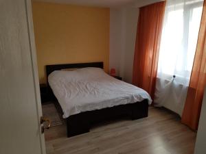 Ένα ή περισσότερα κρεβάτια σε δωμάτιο στο Apartament 8 Central