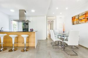 a kitchen and dining room with a table and chairs at Playamar - Private Pool and 150m to Beach in Alcudia