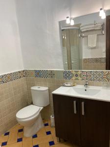 Ванная комната в Apartamentos Turísticos - Hostal Los Alisos