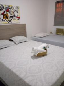 Tempat tidur dalam kamar di Pousada Recanto da Enseada