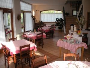 Restorāns vai citas vietas, kur ieturēt maltīti, naktsmītnē Agritur Maso Pomarolli