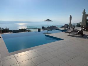 Бассейн в Villa Salina Luxury Pool Villa или поблизости