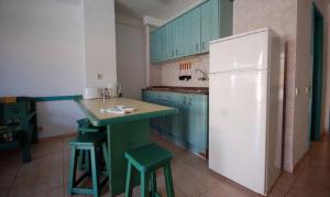 Køkken eller tekøkken på Apartamentos Florida Gran Canaria Adults Only
