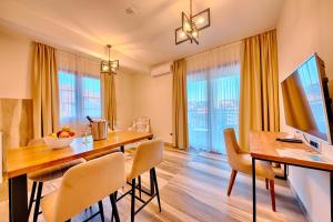 TV a/nebo společenská místnost v ubytování Sunset Hotel