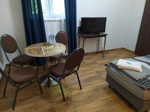 a room with a table and chairs and a bed at Słoneczna in Miedzygorze