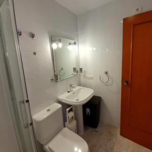 Koupelna v ubytování Apartment by the Playa L'Albir + 8 fotografií