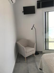 TV a/nebo společenská místnost v ubytování Fraskoula's Beach