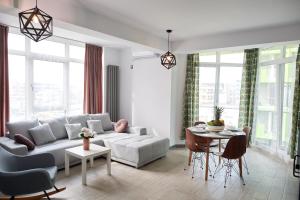 Khu vực ghế ngồi tại Los Amigos Apartment Spa Resort Mamaia