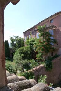 Photo de la galerie de l'établissement La Cachette village, à Roussillon