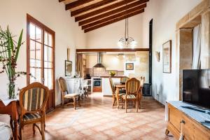 a kitchen and dining room with a table and chairs at Finca CARRITX in Can Picafort