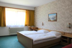 Un pat sau paturi într-o cameră la Haus Bergquell