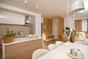 Η κουζίνα ή μικρή κουζίνα στο Marula holiday home - with heated pool