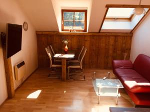 TV a/nebo společenská místnost v ubytování Apartment Fuchswald