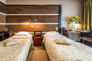 Postel nebo postele na pokoji v ubytování Niebieski Art Hotel & Spa