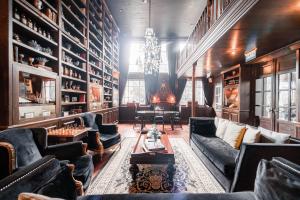 A seating area at Factoria Hotel