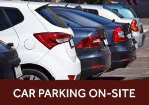una fila de autos estacionados en un estacionamiento en Clayton Hotel Silver Springs en Cork