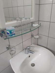 A bathroom at Ξενοδοχείο Acropol