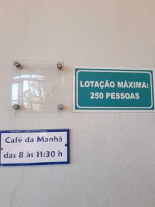 a sign on a wall with a sign for la masymaazaazaaza at Hotel Fita Azul in Ilhabela