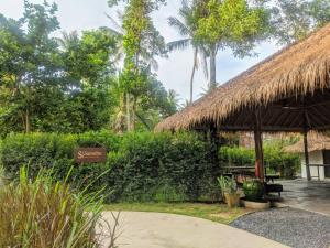 Samutra Residences外面的花园