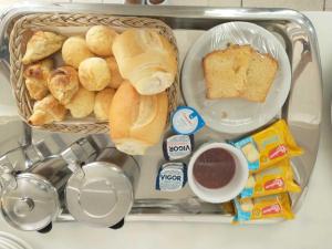 - un panier-repas composé de viennoiseries et d'autres produits alimentaires dans l'établissement Hotel Fita Azul, à Ilhabela