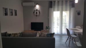 TV a/nebo společenská místnost v ubytování Anđela Home - Krka waterfalls