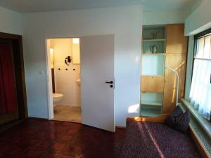 Koupelna v ubytování Pension Köthen + 23 fotografií