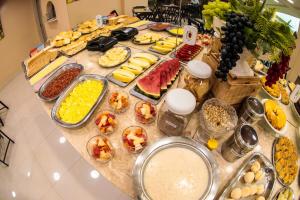 Opțiuni de mic dejun disponibile oaspeților de la Pôr do Sol Hotel