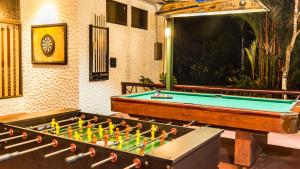 a green room with a wooden table and a green fire place at Hotel Villas Rio Mar in Dominical