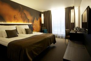 Säng eller sängar i ett rum på Clarion Hotel Sense