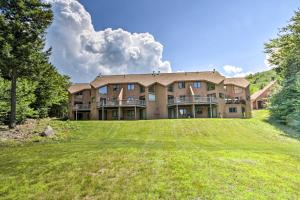Gallery image of Bartlett Condo with Mtn View Deck Less Than 1 Mi to Skiing! in Bartlett
