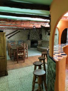 Salon ou bar de l'établissement Casas Rurales Arroyo de la Sierra